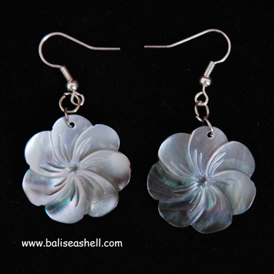 shell crafts art carving pearl
