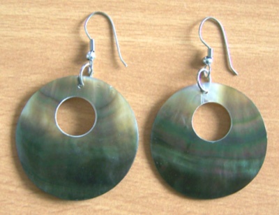 earring shell black