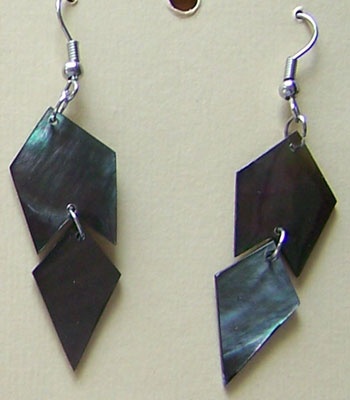 black tahitian shell earring