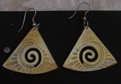 mop shell earring carving