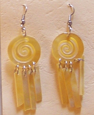 earring mop shell yellow lip