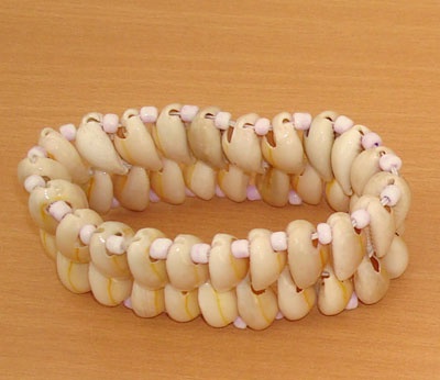 cowrie shell small brecelet
