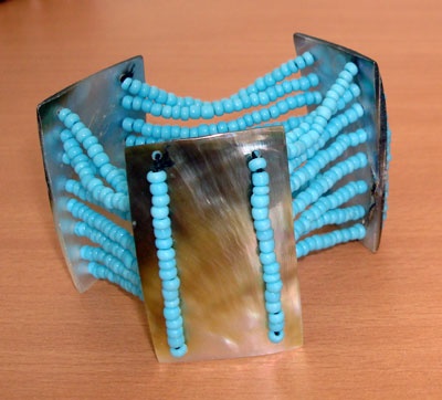 black brecelet shell with bead