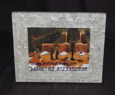 capis shell white frame photo