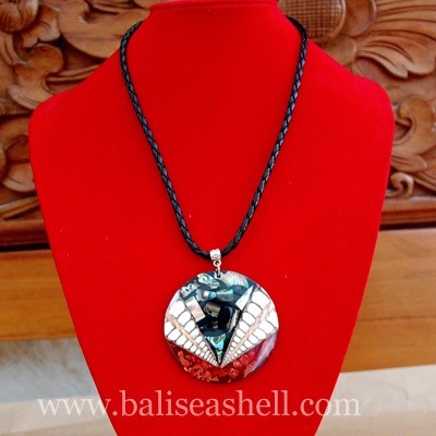 shell necklace art jewelry