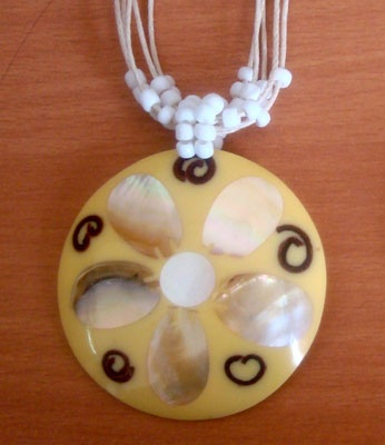 yellow mop shell necklace with bead