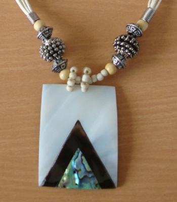 mosain neckalce shell