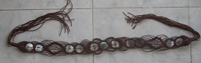 Belt fashion from mop shell