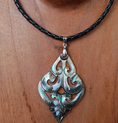Shell Art carving necklace