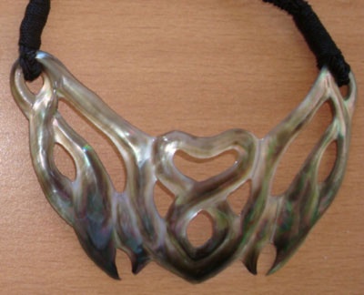 shell necklace carving